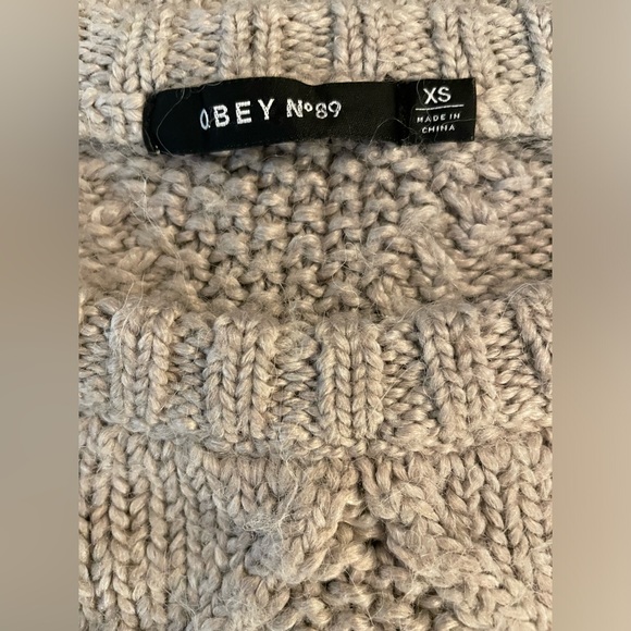 OBEY sweater. Size XS - Picture 5 of 5